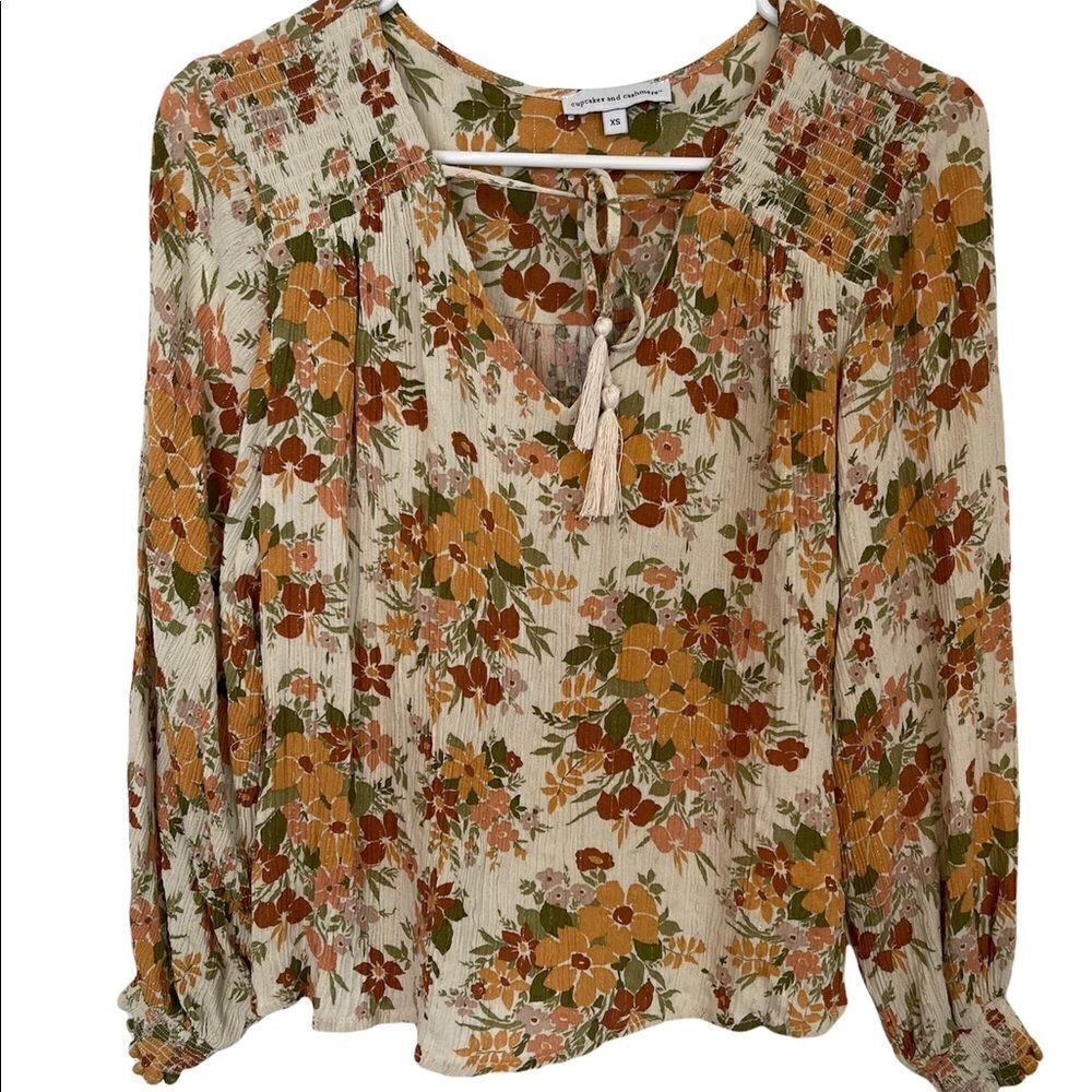 CUPCAKES AND CASHMERE Boho Floral Metallic Threads Long Sleeves Top .Size XS